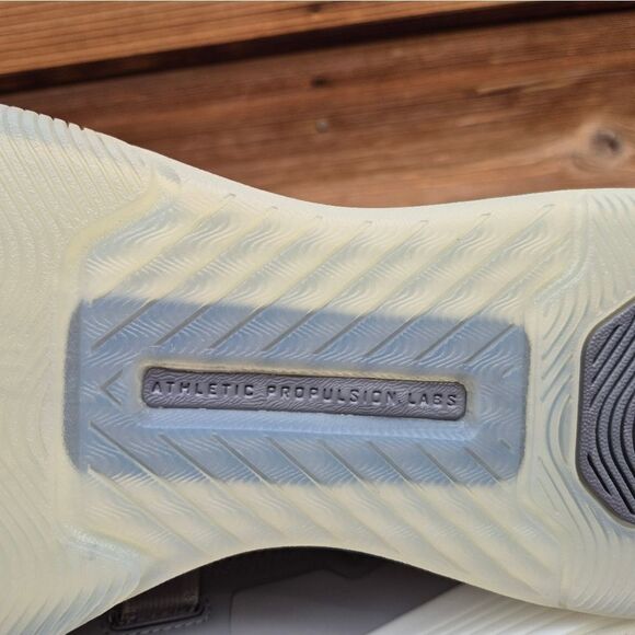 Athletic_Shoes